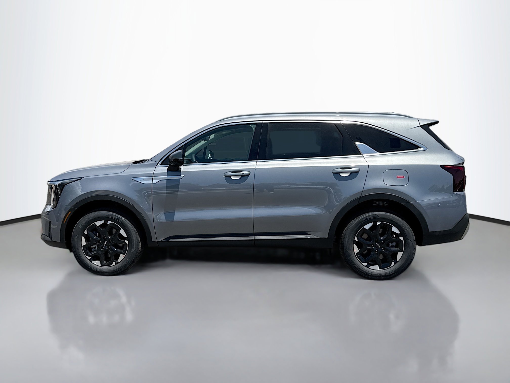 2025 Kia Sorento S photo 2