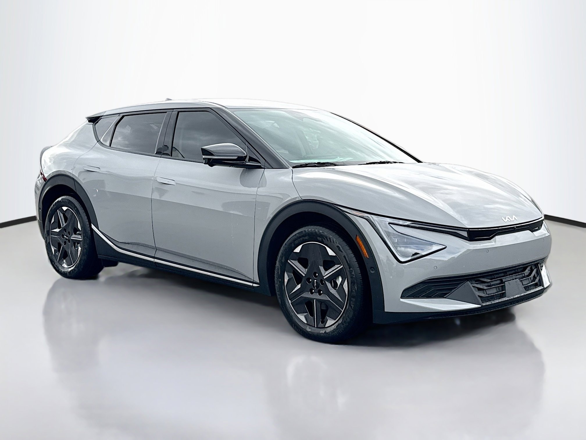 2025 Kia EV6 Light L/R's photo