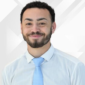 Staff member Akeem Smiley from ID_2d14d7d98002