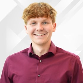 Staff member Alex McElroy from ID_2d14d7d98002