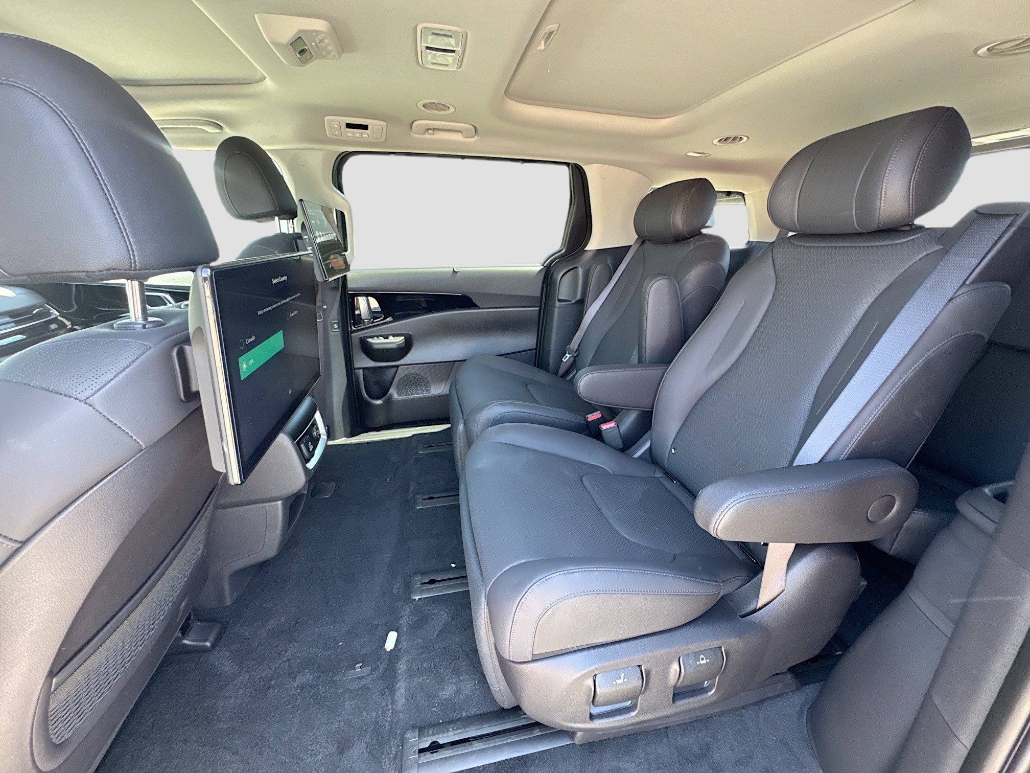 2025 Kia Carnival SX Prestige - Photo 30