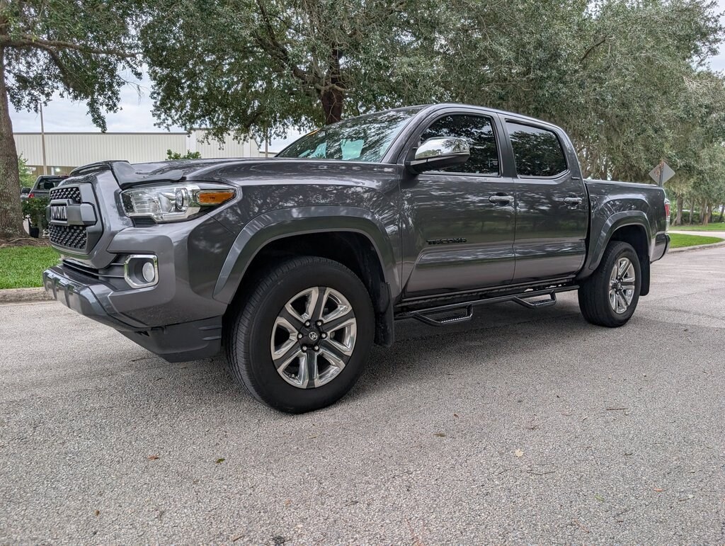 2017 Toyota Tacoma Limited photo 3