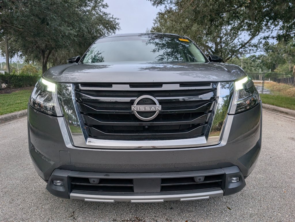 2022 Nissan Pathfinder SL photo 2