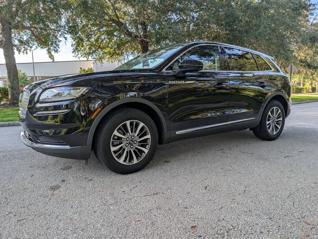 2022 Lincoln Nautilus Standard photo 3