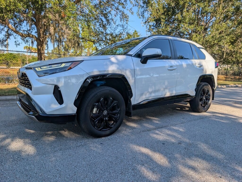 2024 Toyota RAV4 Hybrid SE photo 3