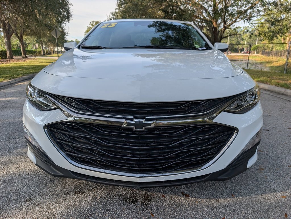 2023 Chevrolet Malibu 2LT photo 2