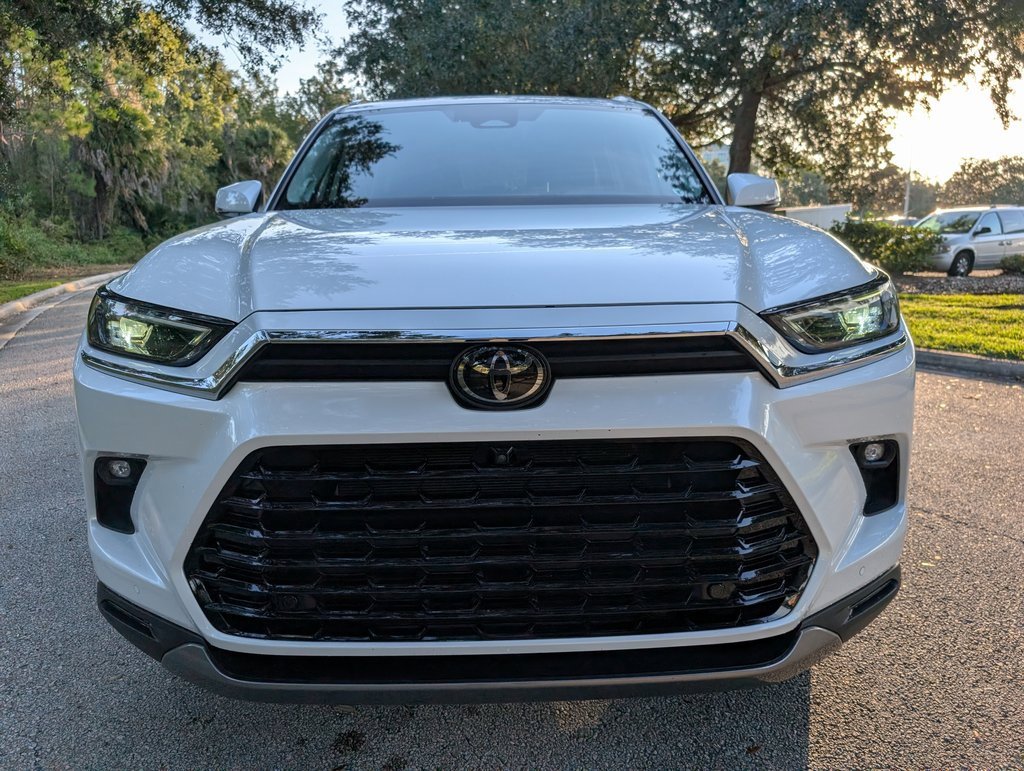 2024 Toyota Grand Highlander XLE photo 2