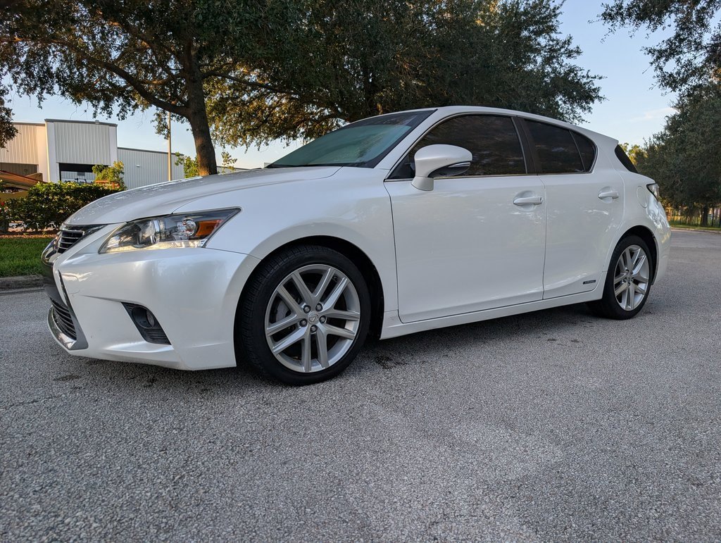 2016 Lexus CT 200h photo 3