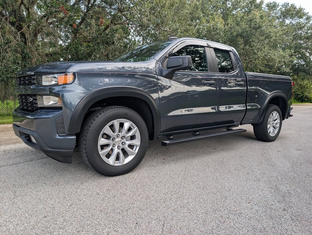 2022 Chevrolet Silverado 1500 Custom photo 2