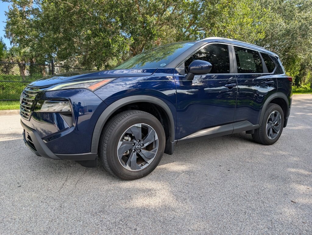 2024 Nissan Rogue SV photo 3