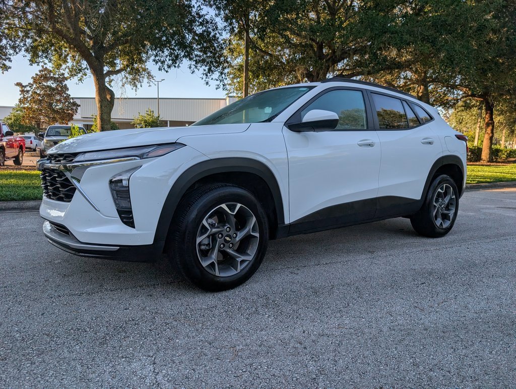 2025 Chevrolet Trax LT photo 3