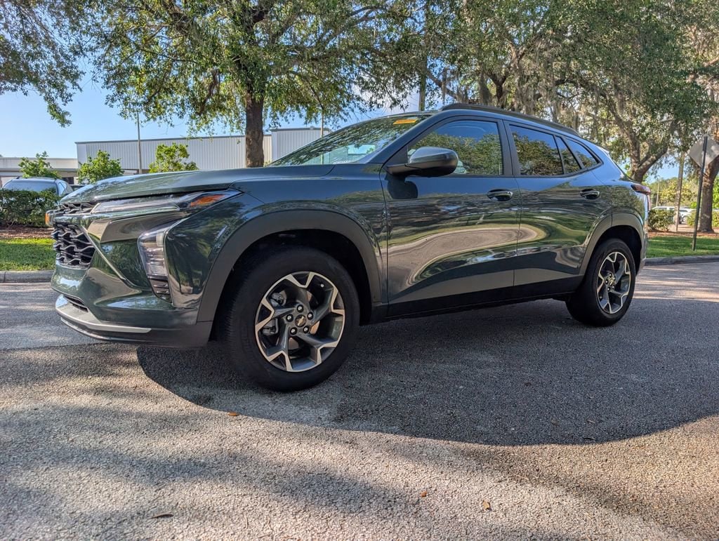 Used 2025 Chevrolet Trax LT SUV