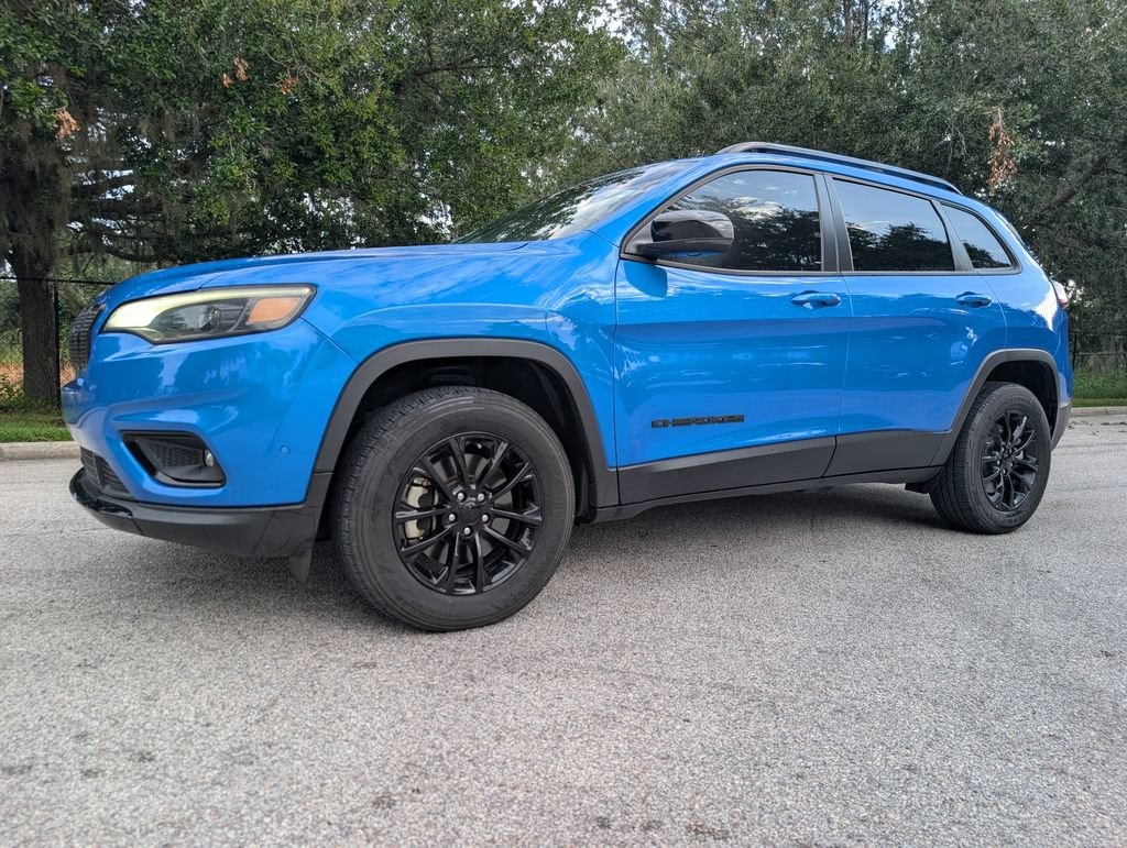 Used 2023 Jeep Cherokee Altitude Lux SUV