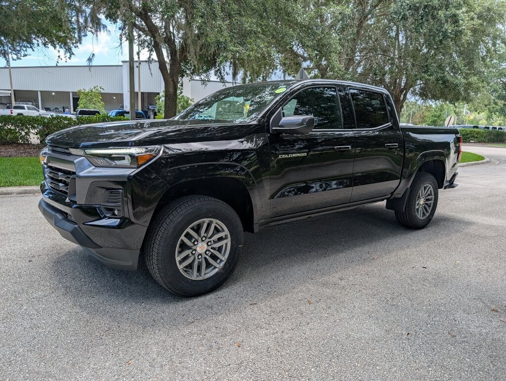 2026 Chevrolet Colorado LT photo 3