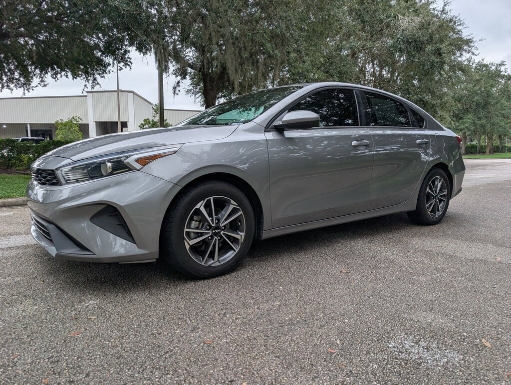2022 Kia Forte LXS photo 3