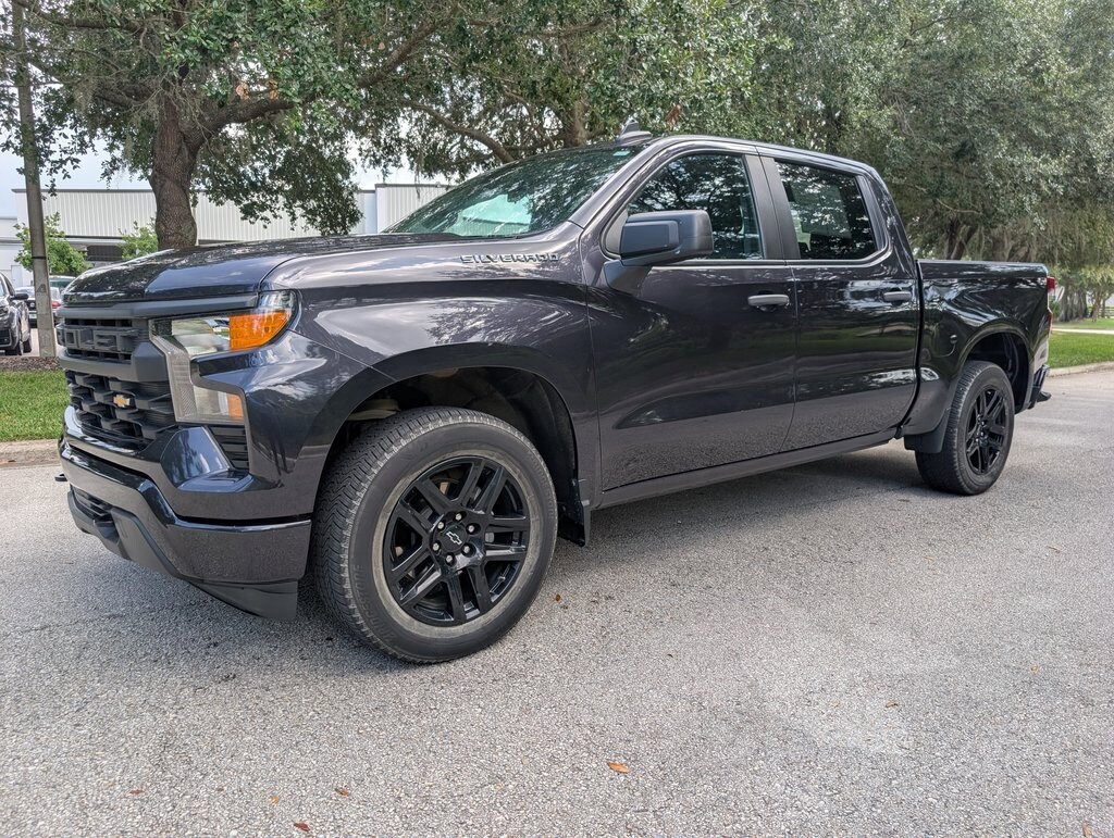 2023 Chevrolet Silverado 1500 Custom photo 3