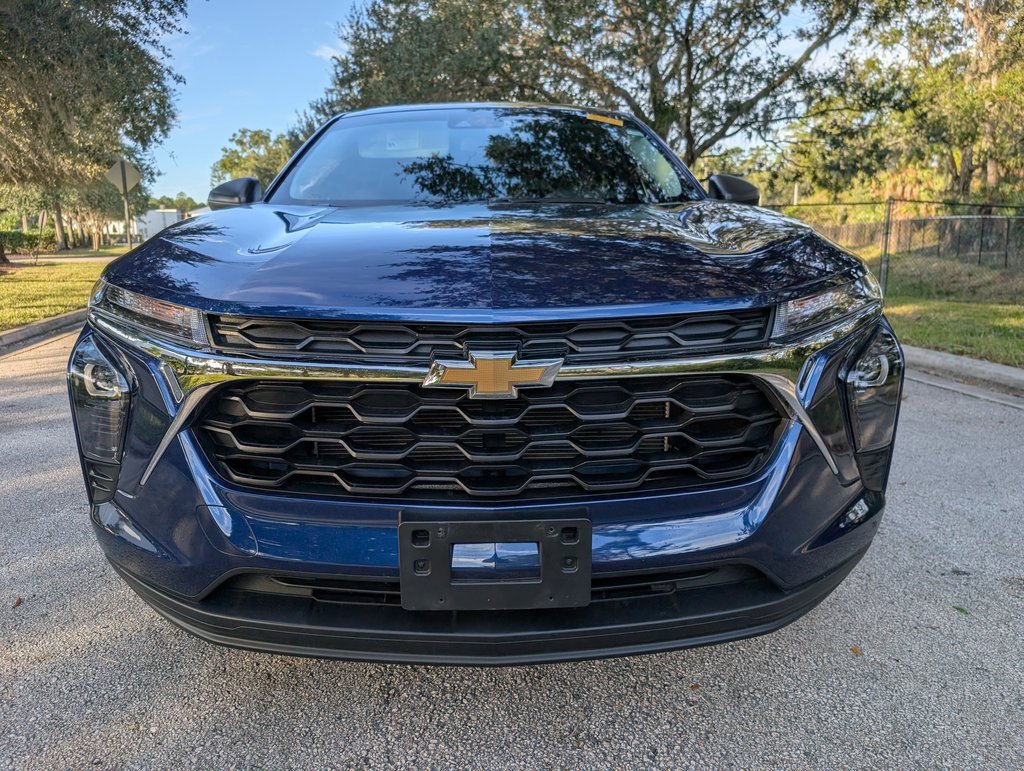 2024 Chevrolet Trax LS photo 2