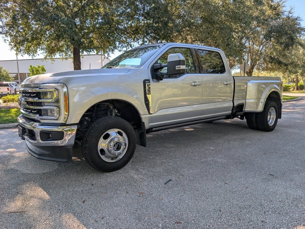 2023 Ford F-350 XLT photo 3