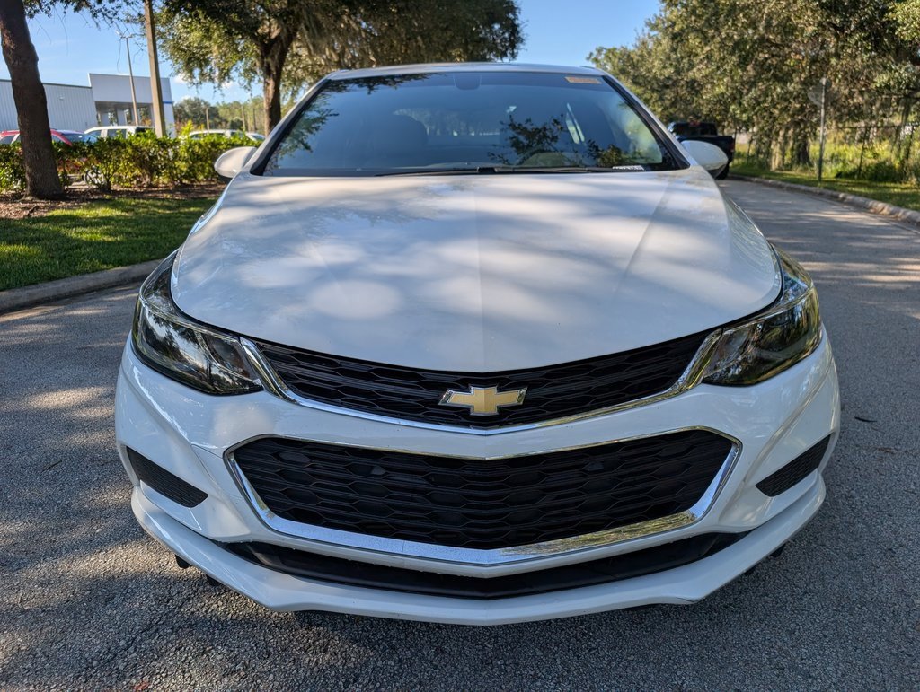 2018 Chevrolet Cruze LT photo 2