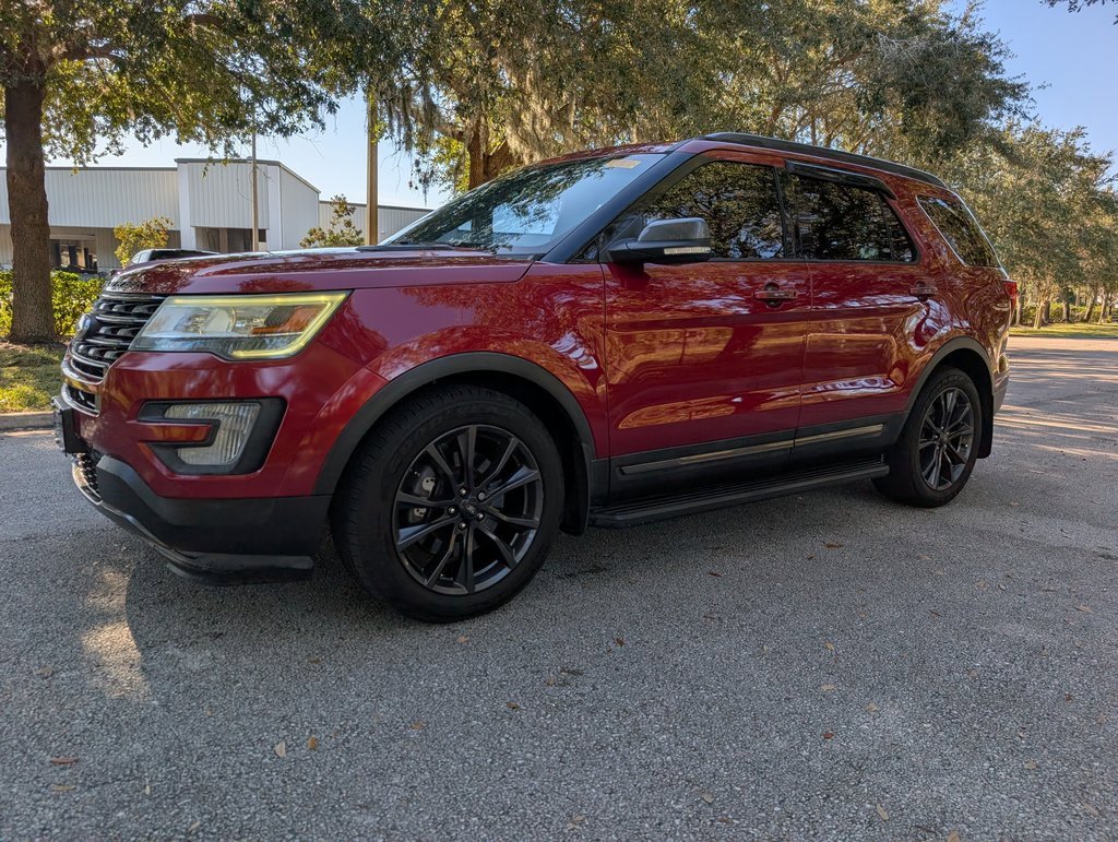 2017 Ford Explorer XLT photo 3