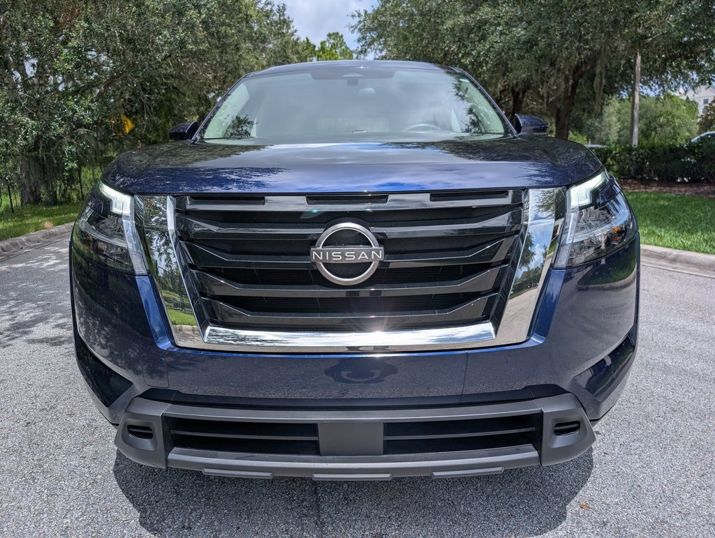 2022 Nissan Pathfinder S photo 2