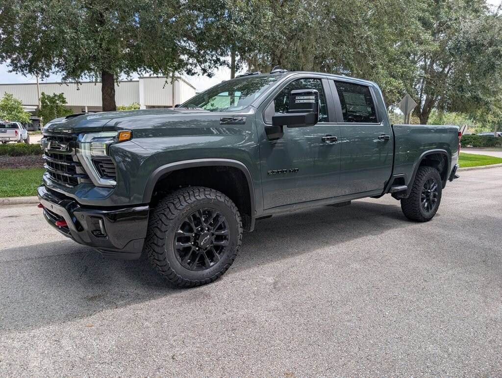2026 Chevrolet Silverado 2500HD LT photo 2