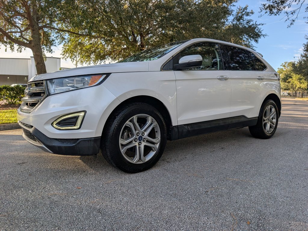 2017 Ford Edge Titanium photo 2