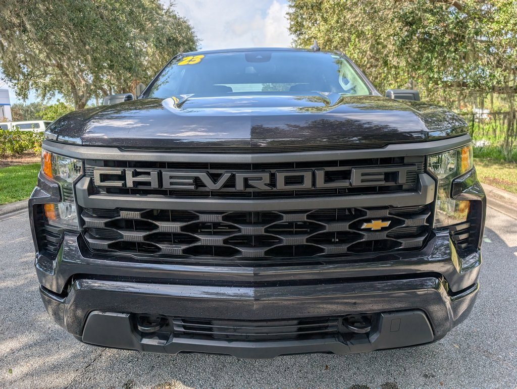 2023 Chevrolet Silverado 1500 Custom photo 2