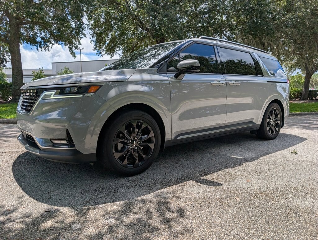 2024 Kia Carnival SX photo 2