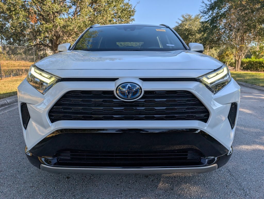 2024 Toyota RAV4 Hybrid SE photo 2