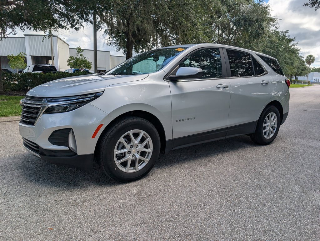 2022 Chevrolet Equinox LT photo 3