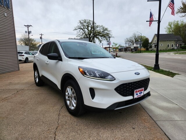 Used 2022 Ford Escape SE with VIN 1FMCU9G60NUA59609 for sale in Lake City, Minnesota