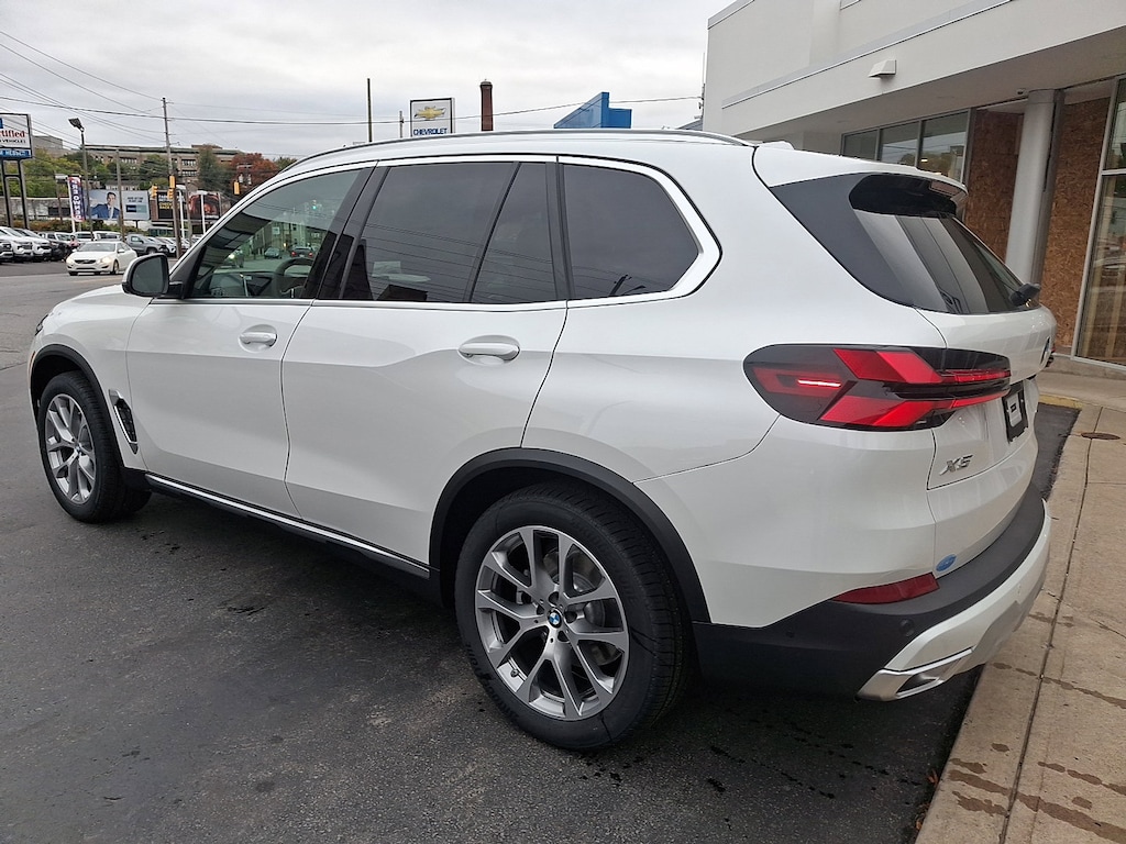 New 2026 BMW X5 xDrive40i SUV