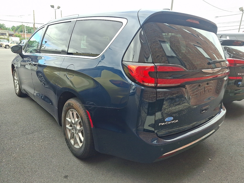 Used 2024 Chrysler Pacifica Touring L Mini-van, Passenger