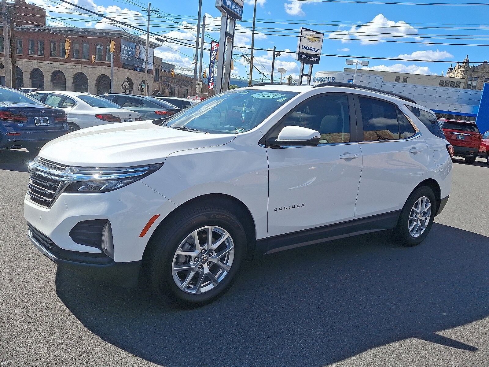 2022 Chevrolet Equinox LT photo 2