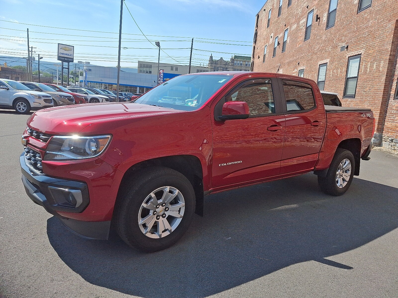 2022 Chevrolet Colorado LT photo 2