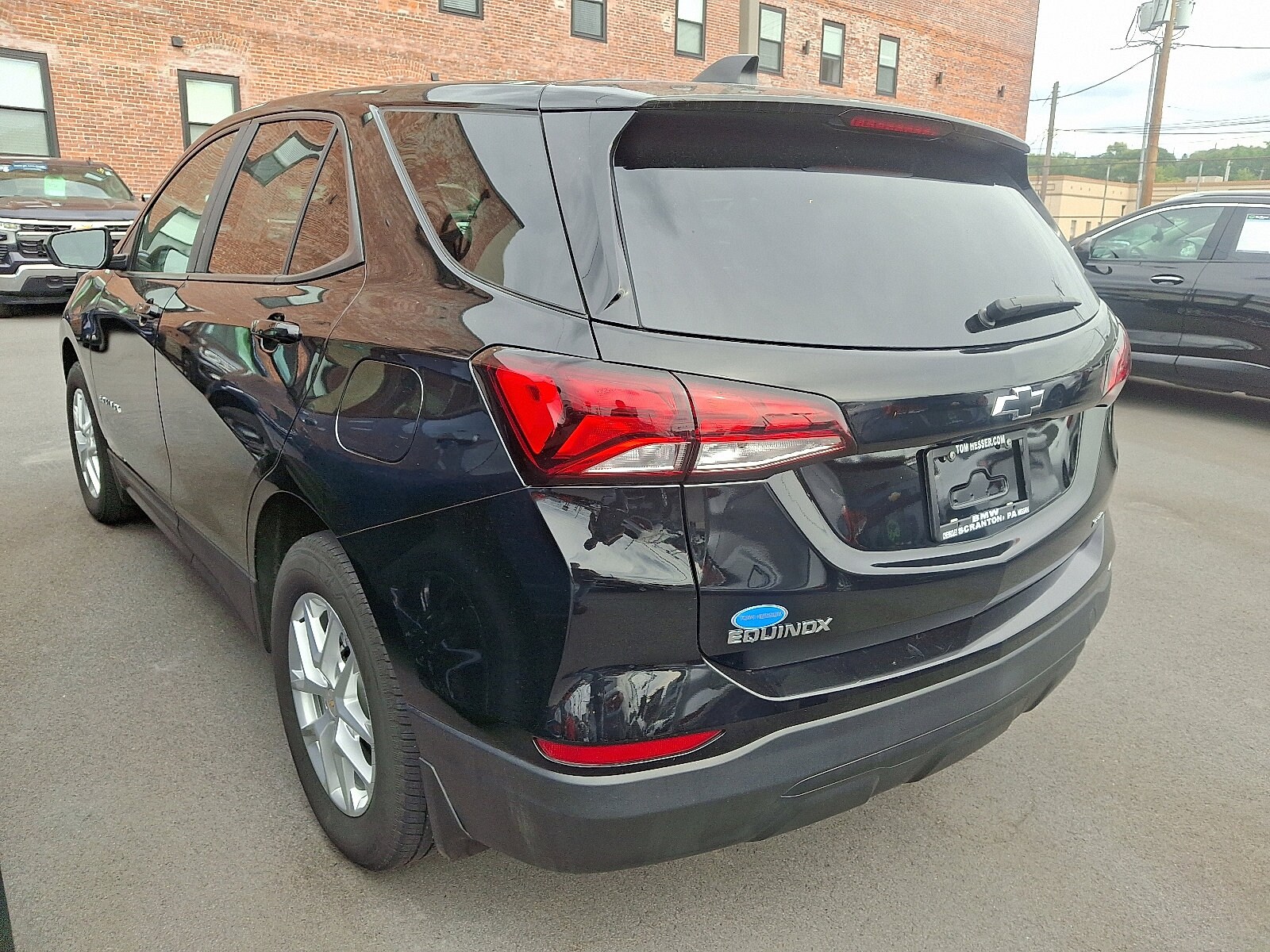 2023 Chevrolet Equinox LS photo 2