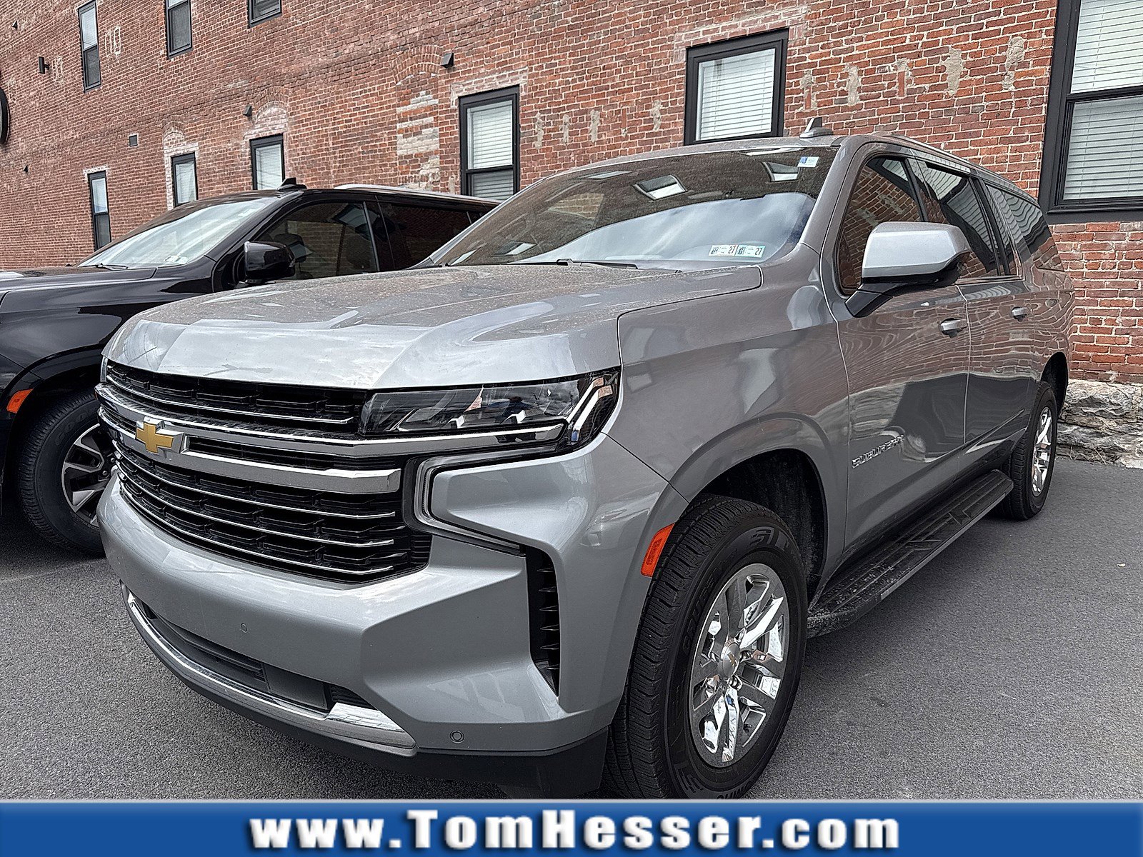 2024 Chevrolet Suburban 4WD 1500 LT's photo