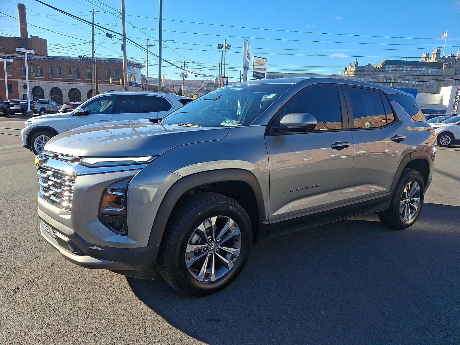 2025 Chevrolet Equinox LT photo 2