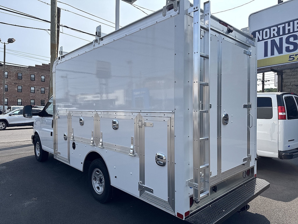 New 2026 Chevrolet Express Commercial Cutaway 1WT Cutaway Van