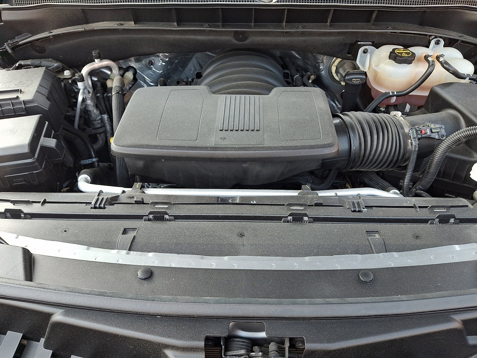 2024 Chevrolet Suburban LT - Photo 28