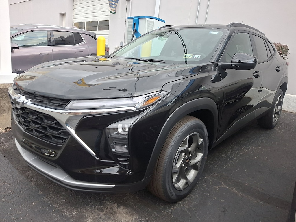 New 2025 Chevrolet Trax LT SUV