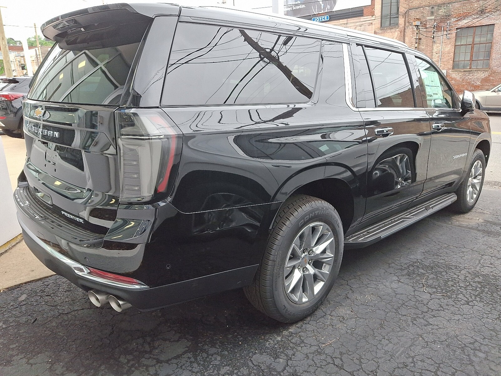 2025 Chevrolet Suburban Premier photo 4