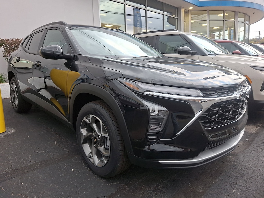 New 2025 Chevrolet Trax LT SUV