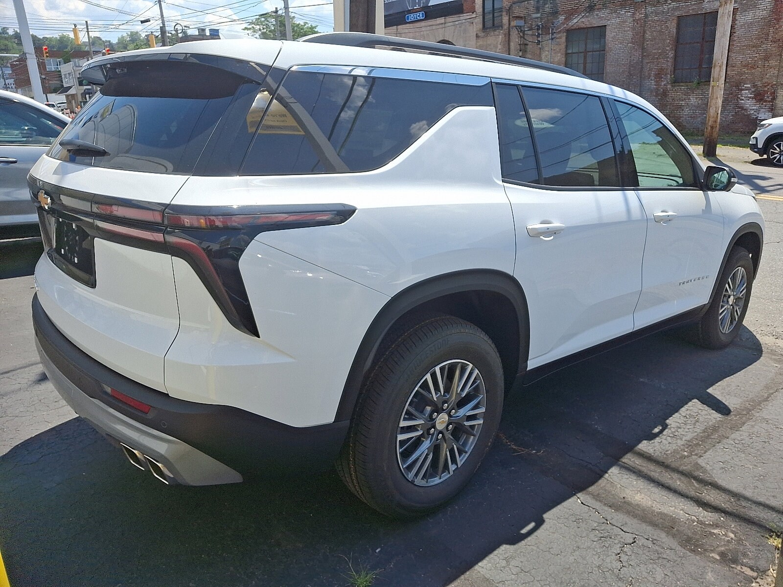 2026 Chevrolet Traverse photo 4