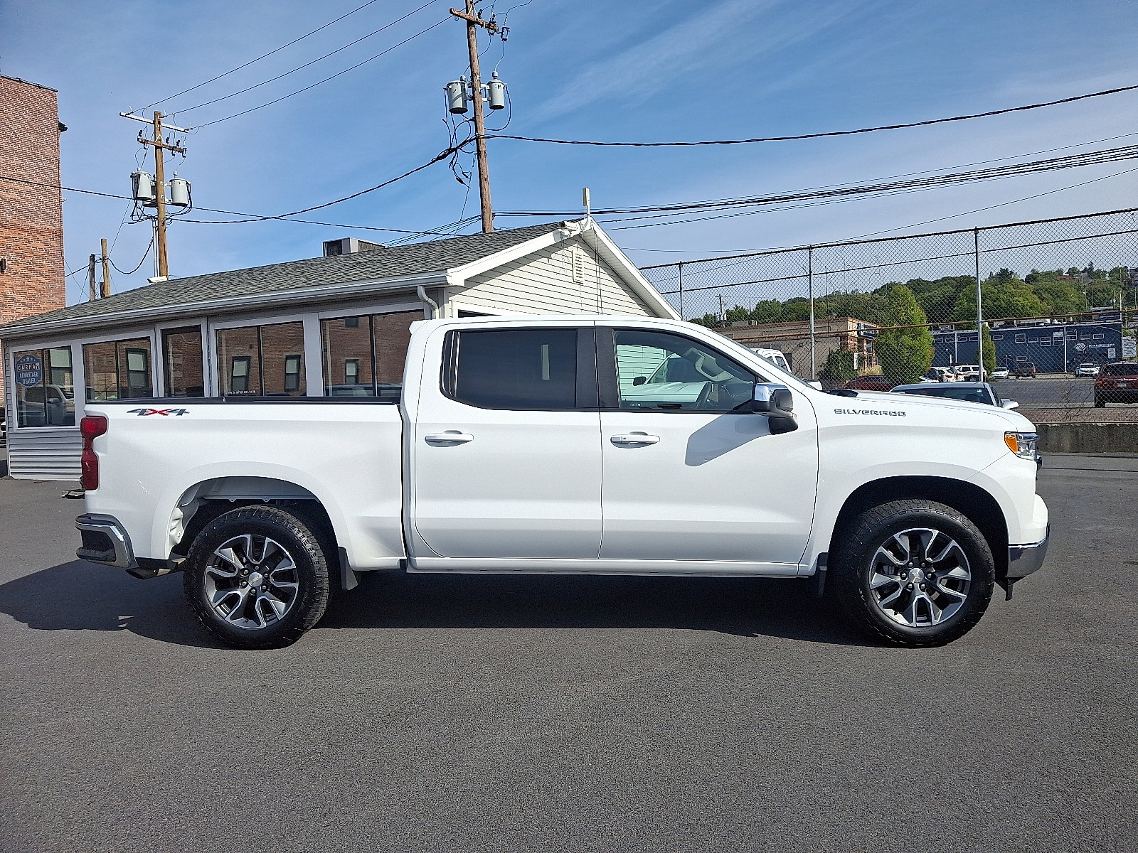 2023 Chevrolet Silverado 1500 LT - Photo 7
