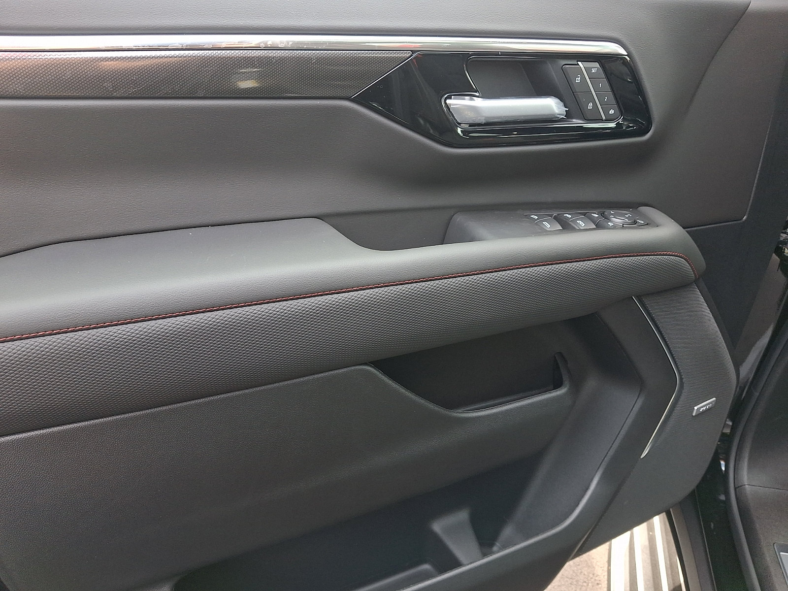 2026 Chevrolet Suburban RST - Photo 9
