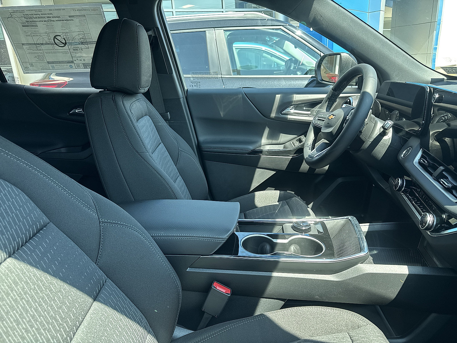 2027 Chevrolet Equinox LT - Photo 5