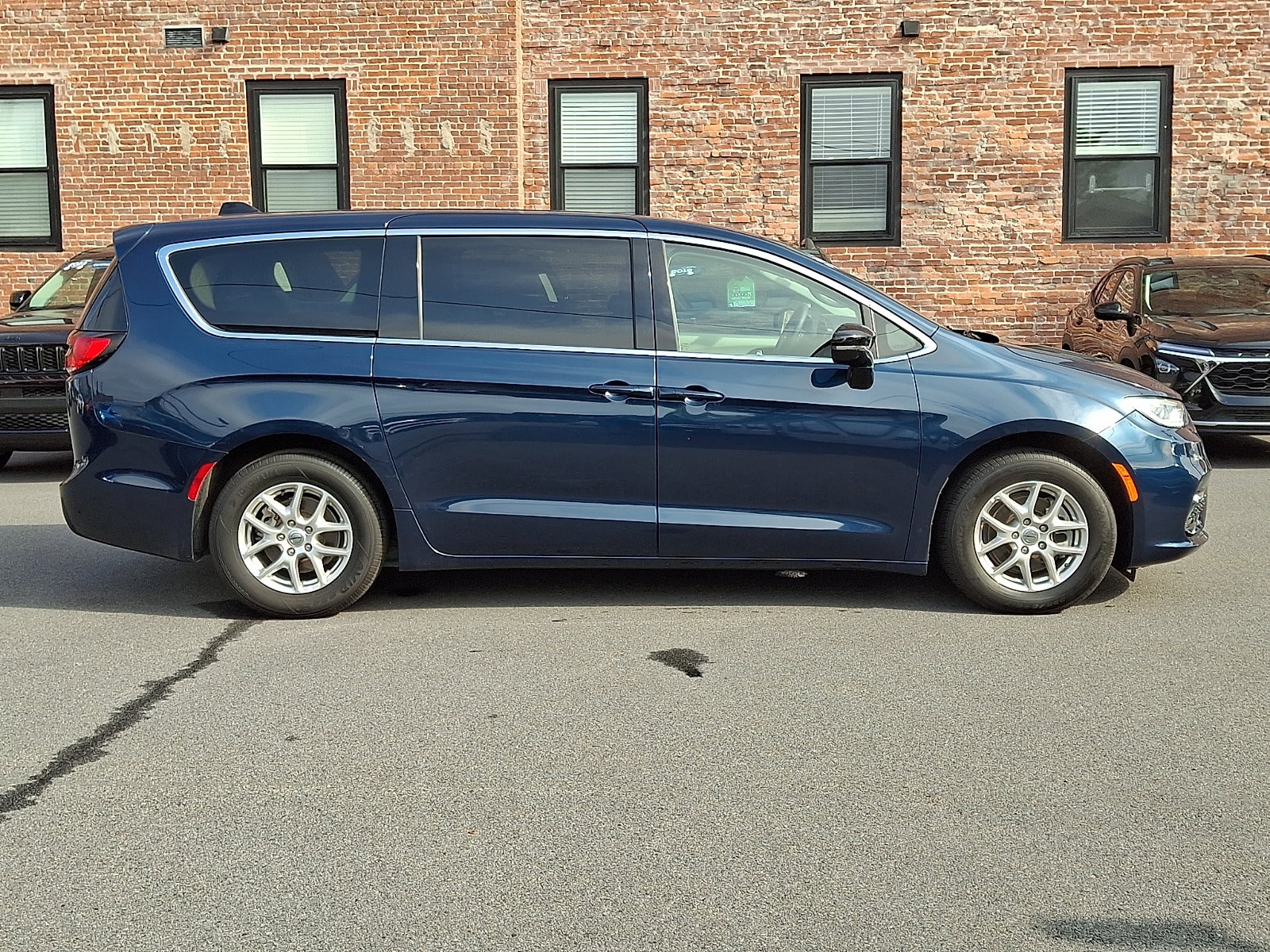 2024 Chrysler Pacifica Touring L - Photo 7
