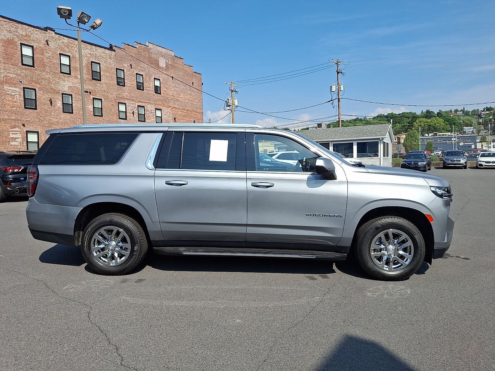 2024 Chevrolet Suburban LT - Photo 7